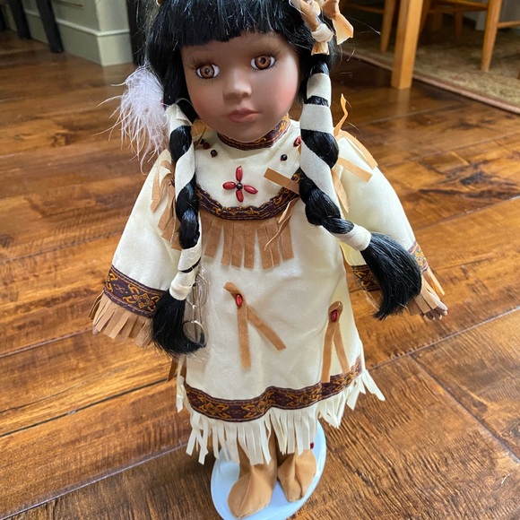 Beautiful Native Doll - Picture 7 of 13